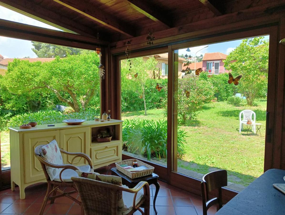 Villetta Con Giardino A Due Passi Dal Mare Imperia Bagian luar foto